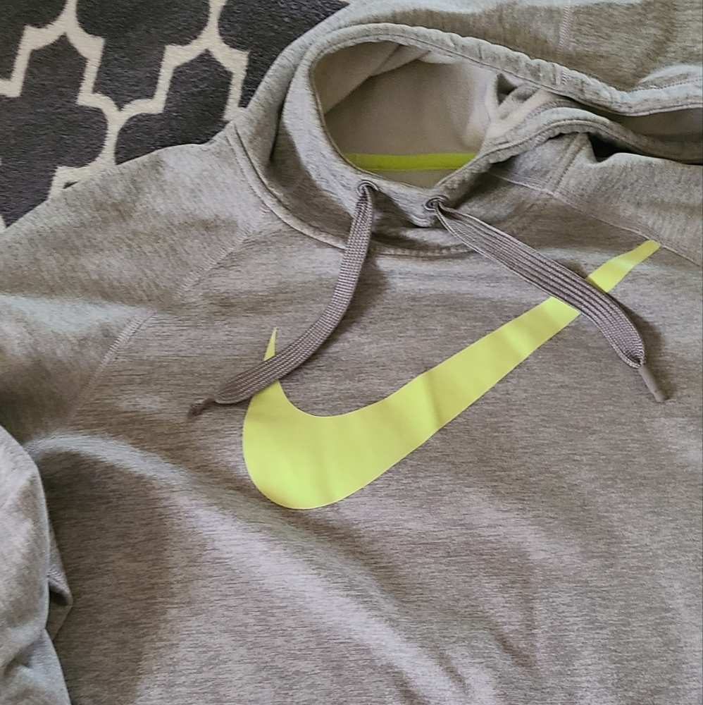 Nike therma fit - L
